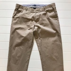 Men’s GAP kaki slacks size 38 x 32